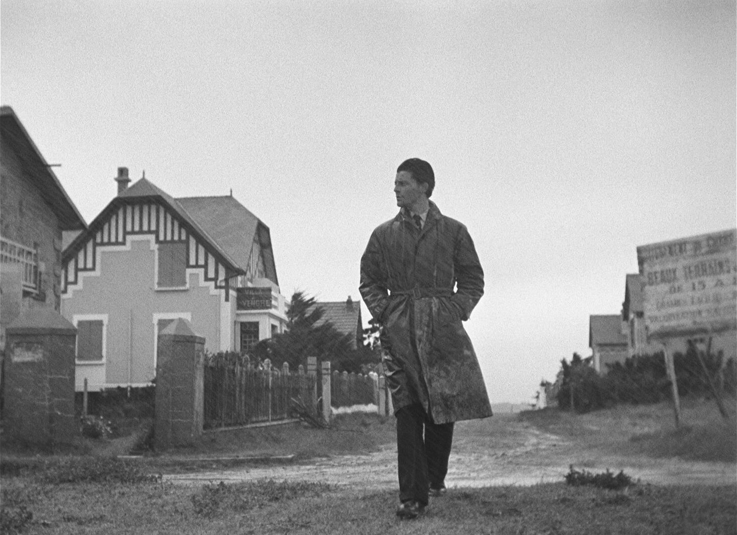 Sie/Saw: Such a Pretty Little Beach